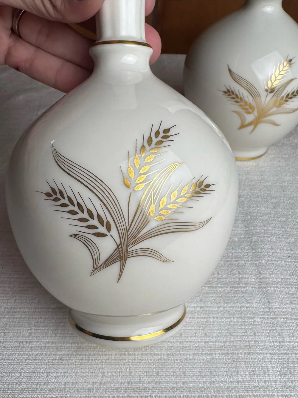 Elegant White Ceramic Vase with Gold Wheat Detail